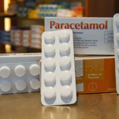 Cajas y blísteres de paracetamol. Si te da sueño, recuerda que el paracetamol da sueño.