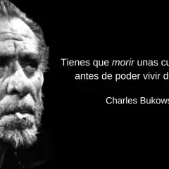 Retrato de Charles Bukowski fumando, con una de sus frases crueles: "Tienes que morir unas cuantas veces antes de poder vivir de verdad.