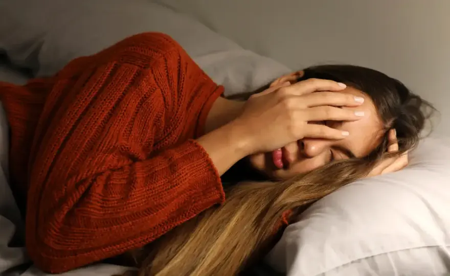 ¿Dormir poco engorda? Cómo afecta al peso y al apetito
