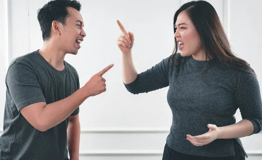 ¿Qué significa soñar que discutes con alguien?
