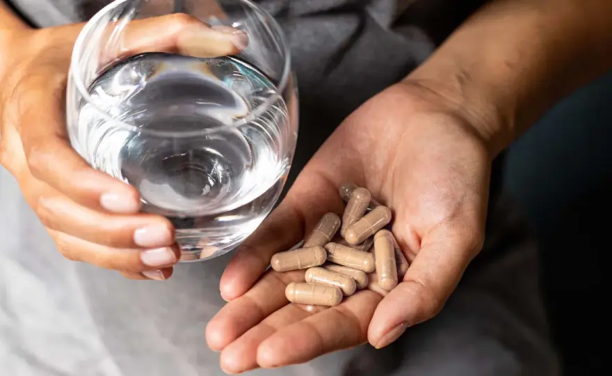 Cómo tomar probióticos con antibióticos sin equivocarte