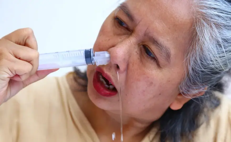 Irrigación nasal en adultos - cómo hacerla de forma segura