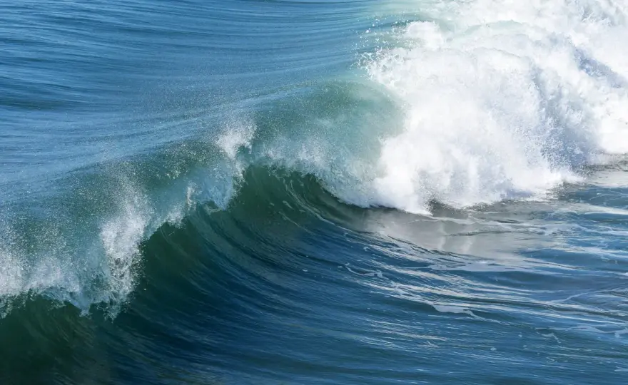 ¿Para qué sirve el agua de mar hipertónica y cómo usarla?